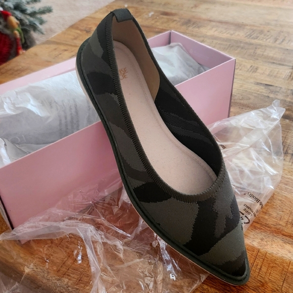 Flats - Picture 1 of 5